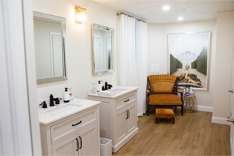 Luxe Lounge at Empey Estates Wedding Venue